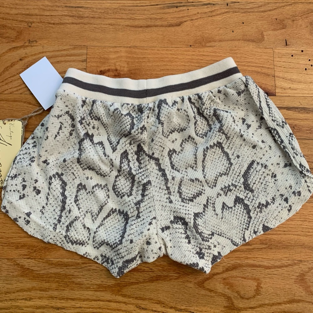 Vintage Havana Cream & Grey Snake Print Shorts!